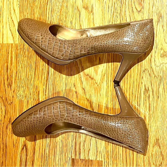 Anne Klein Taupe Faux Alligator Stiletto Heels Size 8M - Picture 6 of 13